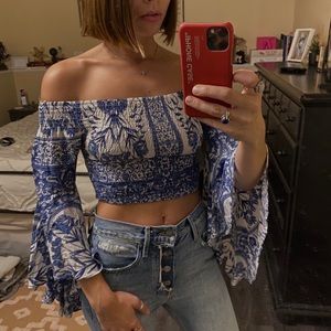 LF bell-bottom sleeve top